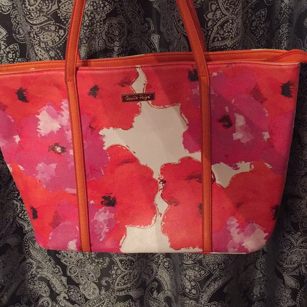 Perfect floral bag for daily use or a trip.